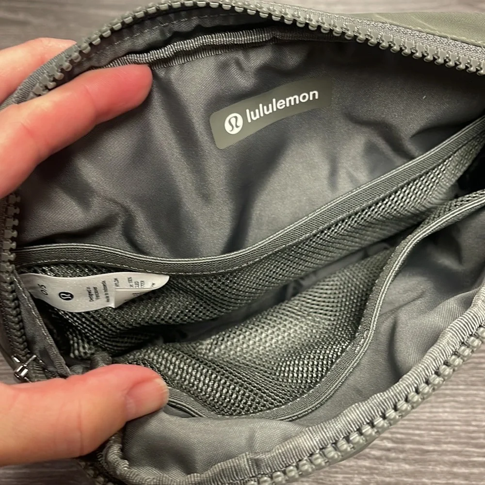 lululemon athletica olive green belt bag - Picture 3 of 3